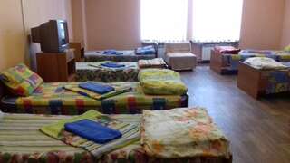 Хостел Визит Елабуга Односпальная кровать в общем номере для мужчин и женщин-1